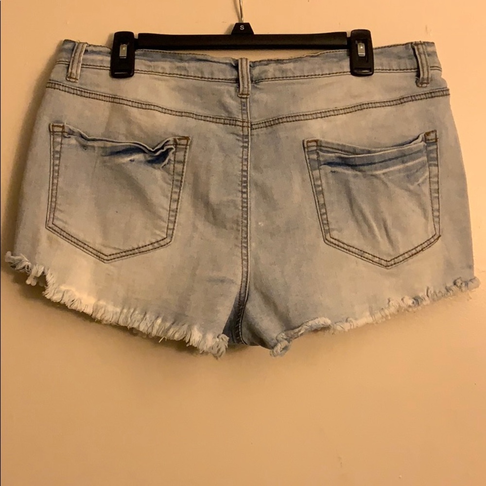 Shorts - Picture 2 of 3